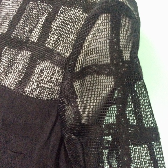 FOREVER 21 BLACK BLOUSE Size S - Picture 4 of 5